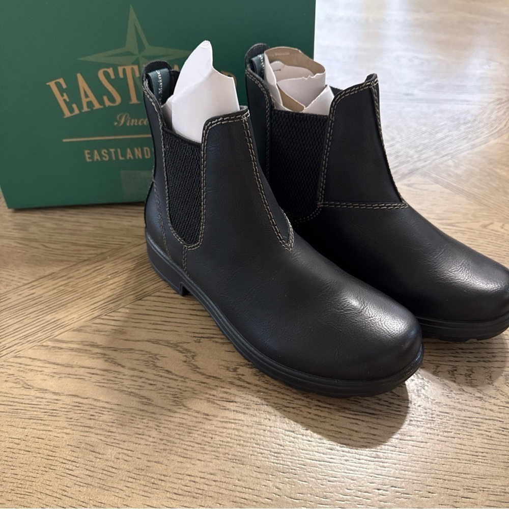 Eastland Women’s Black Baja Chelsea Boot 6.5